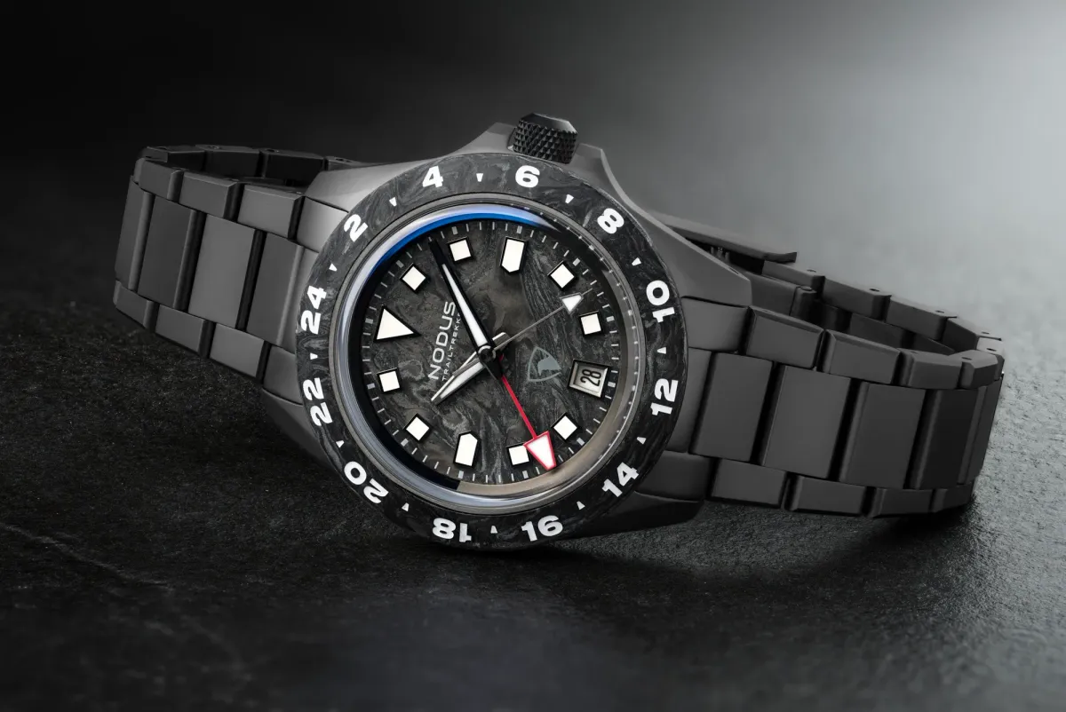 Nodus анонсировали новую модель TrailTrekker - Carbon в коллаборации с Raven Watches