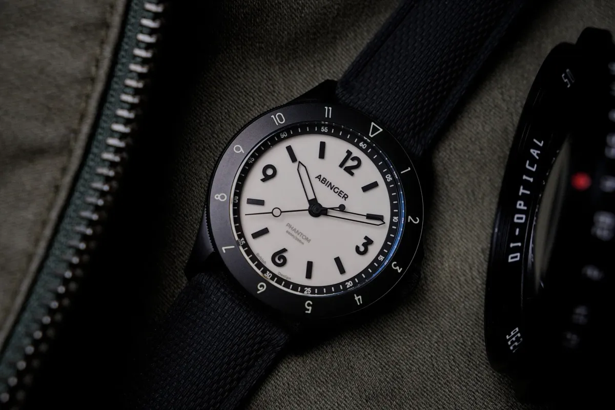 Британцы Abinger Watches открыли предзаказ на модель PHANTOM