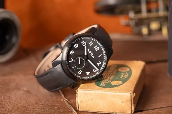 Aera M-1 Blackbird на Worn&Wound