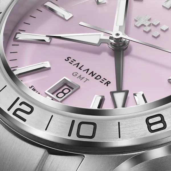 Британцы Christopher Ward представили обновленную модель C63 Sealander GMT