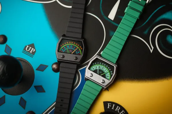 Американцы Xeric и Worn & Wound выпустили лимитку с двойным ретроградным индикатором - Sector Retrograde